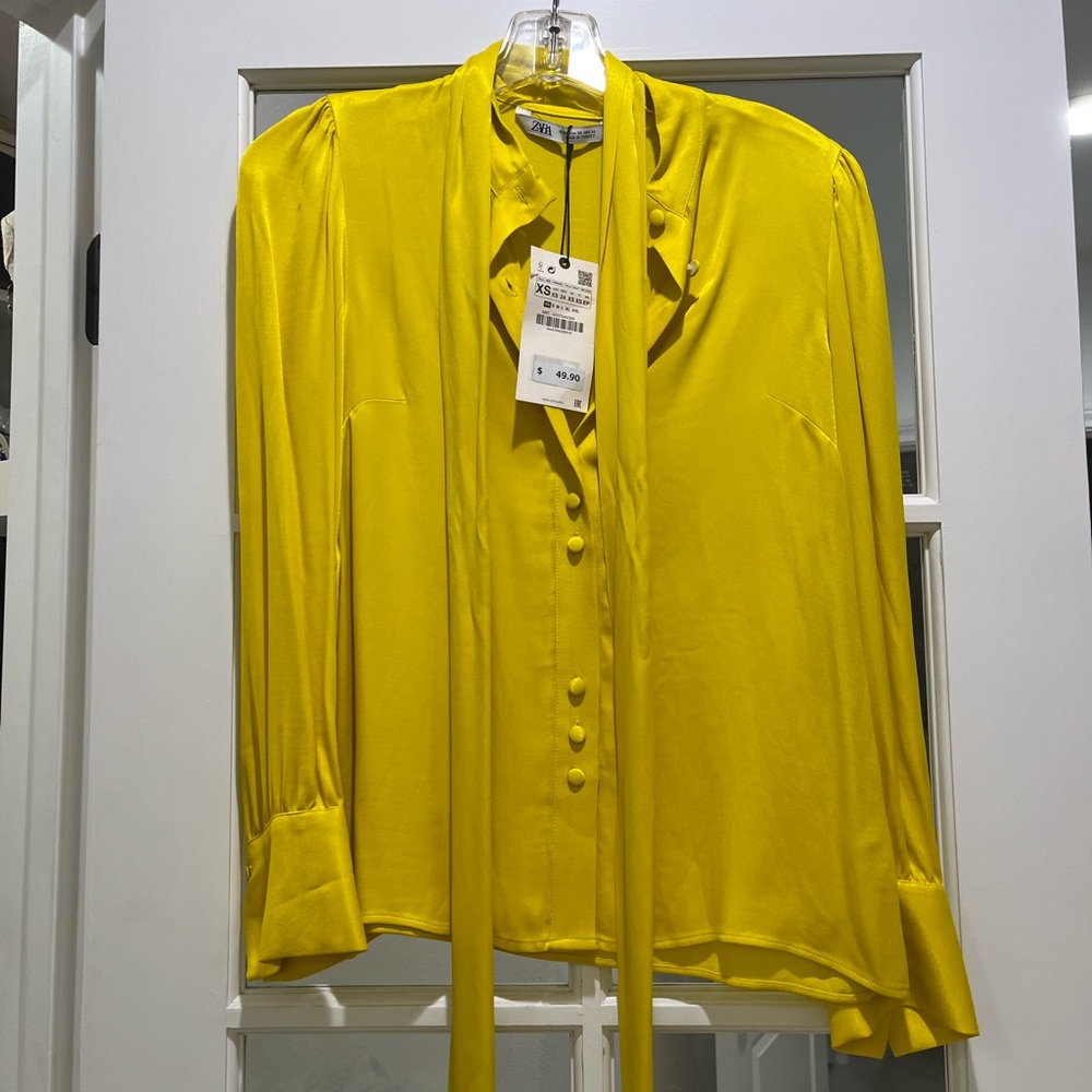 Brand new yellow Zara blouse